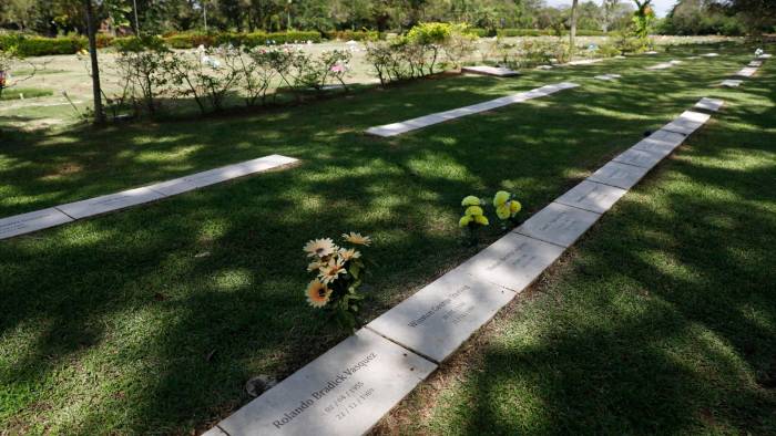 Boris Gilker: 34 años con una lápida en la fosa común del Jardín de Paz Boris Gilker: 34 años con una lápida en la fosa común del Jardín de Paz