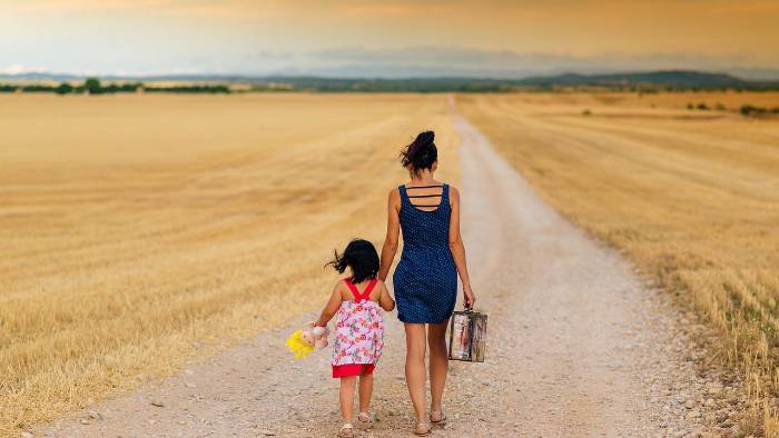 Las madres solteras conforman el 84% de las familias monoparentales alrededor del mundo. Las madres solteras conforman el 84% de las familias monoparentales alrededor del mundo.