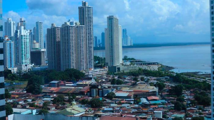 Panamá enfrenta una profunda desigualdad social, el 10% más rico de la población concentra el 66% de la riqueza y el 50% más pobre posee solo el 5%. Panamá enfrenta una profunda desigualdad social, el 10% más rico de la población concentra el 66% de la riqueza y el 50% más pobre posee solo el 5%.