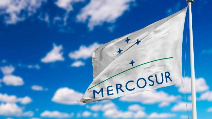 El Mercado Común del Sur (Mercosur) es un bloque económico fundado en 1991 por Argentina, Brasil, Paraguay y Uruguay. El Mercado Común del Sur (Mercosur) es un bloque económico fundado en 1991 por Argentina, Brasil, Paraguay y Uruguay.