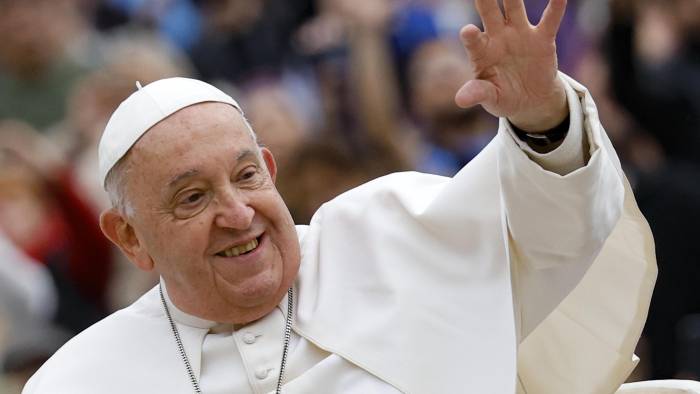 FOTODELDIA CIUDAD DEL VATICANO (VATICANO) 21/04/2025.- Fotografía de archivo del pasado 20 de noviembre de 2024 que muestra al papa Francisco durante una audiencia general en la Plaza de San Pedro en el Vaticano. El papa Francisco falleció este lunes a las 7.35 horas (5.35 GMT) en su residencia de la Casa Santa Marta, anunció en un vídeo mensaje el camarlengo, el cardenal Kevin Joseph FarrelEFE/ Fabio Frustaci FOTODELDIA CIUDAD DEL VATICANO (VATICANO) 21/04/2025.- Fotografía de archivo del pasado 20 de noviembre de 2024 que muestra al papa Francisco durante una audiencia general en la Plaza de San Pedro en el Vaticano. El papa Francisco falleció este lunes a las 7.35 horas (5.35 GMT) en su residencia de la Casa Santa Marta, anunció en un vídeo mensaje el camarlengo, el cardenal Kevin Joseph FarrelEFE/ Fabio Frustaci