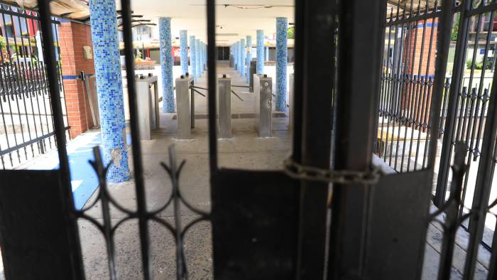 La Universidad de Panamá, que anunció una investigación, debe ser enérgica en identificar y desterrar para siempre de su campus a cualquiera que pretenda utilizar esta casa de estudios como espacio para vandalismo. La Universidad de Panamá, que anunció una investigación, debe ser enérgica en identificar y desterrar para siempre de su campus a cualquiera que pretenda utilizar esta casa de estudios como espacio para vandalismo.