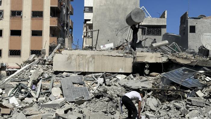 Bombardeo israelí mata a nueve hijos de una pareja de médicos en Gaza Bombardeo israelí mata a nueve hijos de una pareja de médicos en Gaza