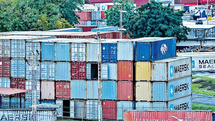 Estados Unidos impuso un arancel adicional del 10 % a las importaciones procedentes de Panamá. Estados Unidos impuso un arancel adicional del 10 % a las importaciones procedentes de Panamá.