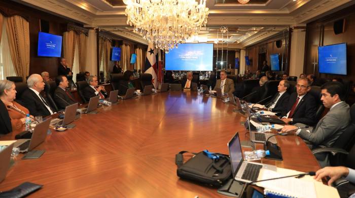 El llamado se extiende también a los directores de las empresas públicas y las entidades descentralizadas. El llamado se extiende también a los directores de las empresas públicas y las entidades descentralizadas.