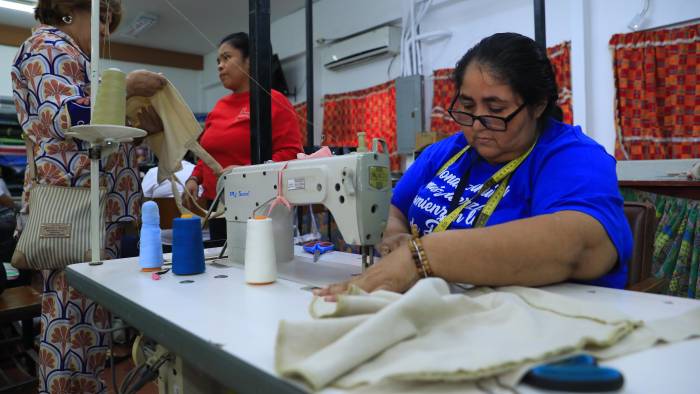 Desde el centro penitenciario, Oti aprendió sobre piñatería, panadería y costura. Desde el centro penitenciario, Oti aprendió sobre piñatería, panadería y costura.