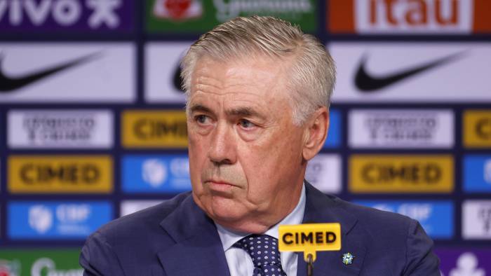 El entrenador italiano Carlo Ancelotti es presentado como nuevo seleccionador de Brasil. El entrenador italiano Carlo Ancelotti es presentado como nuevo seleccionador de Brasil.