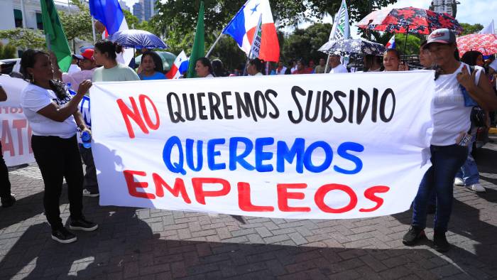 Durante la marcha, se evidenciaron divisiones sobre la minería en Panamá, aunque todos coincidieron en la necesidad de más oportunidades laborales. Durante la marcha, se evidenciaron divisiones sobre la minería en Panamá, aunque todos coincidieron en la necesidad de más oportunidades laborales.