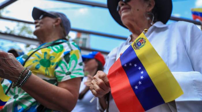 Un grupo de venezolanos residentes en Panamá se reunieron para exigir que se respeten sus derechos electorales. Un grupo de venezolanos residentes en Panamá se reunieron para exigir que se respeten sus derechos electorales.