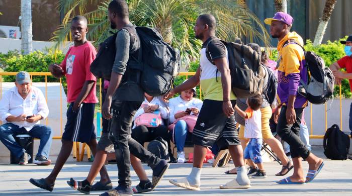 Migrantes permanecen en las principales plazas en la ciudad de Tapachula. Migrantes permanecen en las principales plazas en la ciudad de Tapachula.