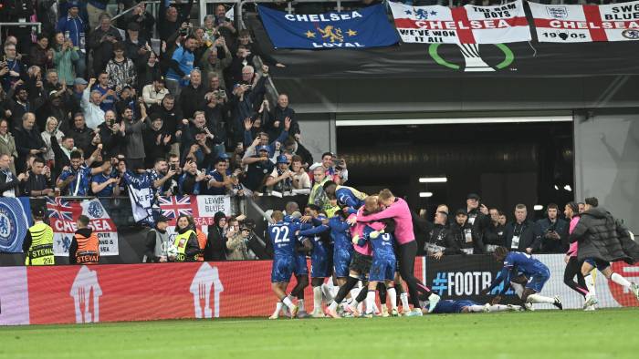 Los jugadores del Chelsea celebran un durante el encuentro correspondiente a la final de la Liga de Conferencia entre el Chelsea y el Real Betis. Los jugadores del Chelsea celebran un durante el encuentro correspondiente a la final de la Liga de Conferencia entre el Chelsea y el Real Betis.