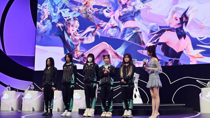 Más del 90% de los 195 clubes profesionales de los eSports chinos son exclusivamente masculinos. Más del 90% de los 195 clubes profesionales de los eSports chinos son exclusivamente masculinos.