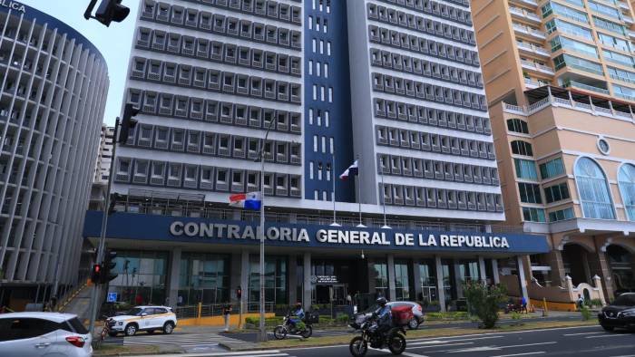 La Contraloría es la entidad encargada de fiscalizar los fondos públicos administrados por el Estado. La Contraloría es la entidad encargada de fiscalizar los fondos públicos administrados por el Estado.