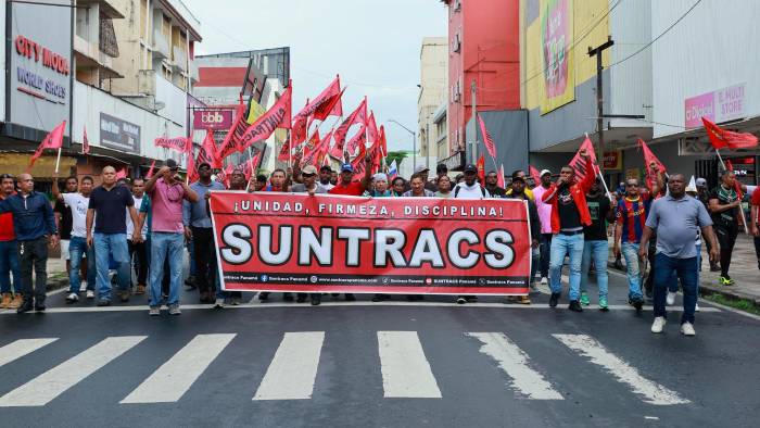 El secretario general del Sindicato Único de Trabajadores de la Construcción y Similares (Suntracs), Saúl Méndez, catalogó el proceso legal que atraviesa el dirigente Jaime Caballero como un “persecusión política”. El secretario general del Sindicato Único de Trabajadores de la Construcción y Similares (Suntracs), Saúl Méndez, catalogó el proceso legal que atraviesa el dirigente Jaime Caballero como un “persecusión política”.