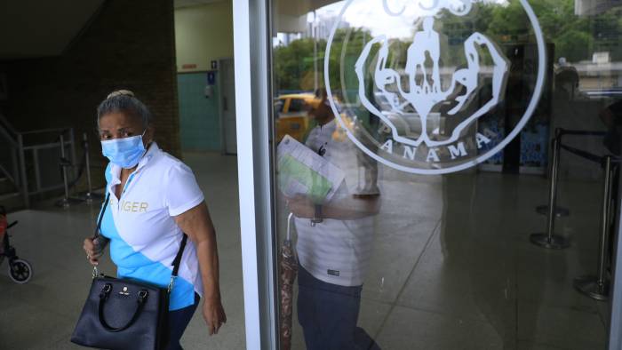 La Caja de Seguro Social es la encargada de administrar y distribuir las pensiones de los jubilados panameños. La Caja de Seguro Social es la encargada de administrar y distribuir las pensiones de los jubilados panameños.