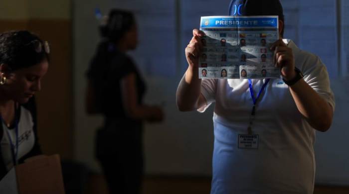 Conteo de votos en un centro de votación este domingo 5 de mayo. Conteo de votos en un centro de votación este domingo 5 de mayo.