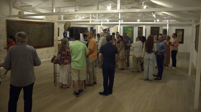 Cada una de las piezas que se exhiben en la galería, los pasillos y las habitaciones del Pedasí Paradise fueron creadas en suelo panameño Cada una de las piezas que se exhiben en la galería, los pasillos y las habitaciones del Pedasí Paradise fueron creadas en suelo panameño