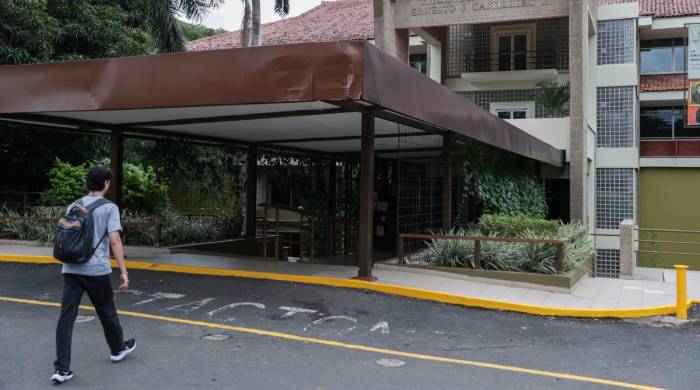 La Biblioteca Nacional se encuentra dentro del Parque Conmemorativo Omar Torrijos. La Biblioteca Nacional se encuentra dentro del Parque Conmemorativo Omar Torrijos.
