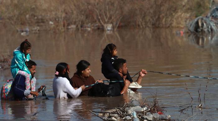 Más riesgos para migrantes en la frontera de México por el agua que EE.UU. cede al río Bravo Más riesgos para migrantes en la frontera de México por el agua que EE.UU. cede al río Bravo