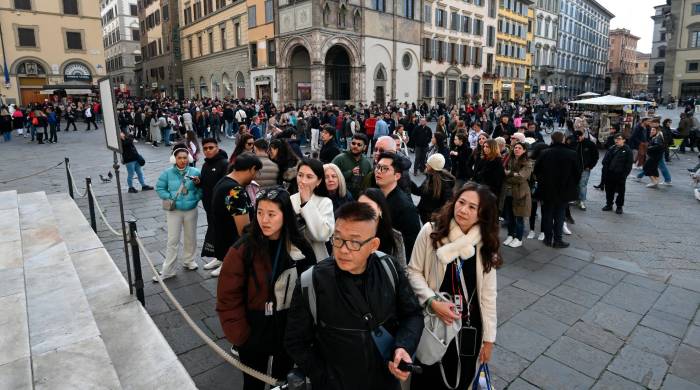 Los turistas hacen cola para entrar al Duomo de Florencia, el 15 de febrero de 2024. Los turistas hacen cola para entrar al Duomo de Florencia, el 15 de febrero de 2024.