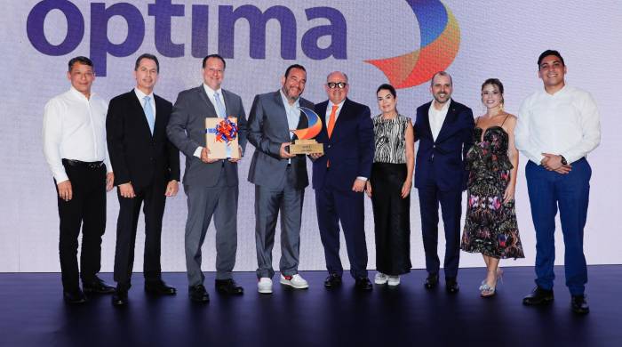 Grupo Mercantil premió el desempeño sobresaliente de sus asesores de seguros. Grupo Mercantil premió el desempeño sobresaliente de sus asesores de seguros.