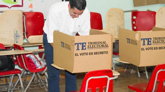 El candidato presidencial del Partido Democrático Revolucionario, José Gabriel Carrizo.