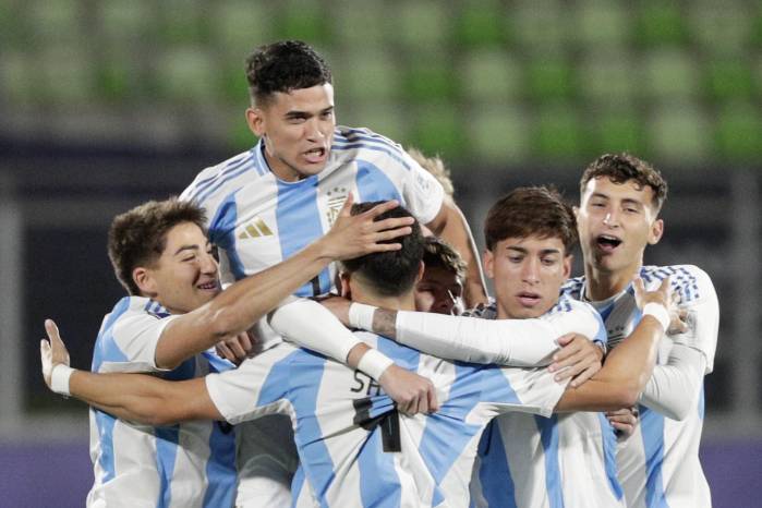 Jugadores de Argentina celebran un gol en un partido de la Copa Mundial Sub-20. Jugadores de Argentina celebran un gol en un partido de la Copa Mundial Sub-20.