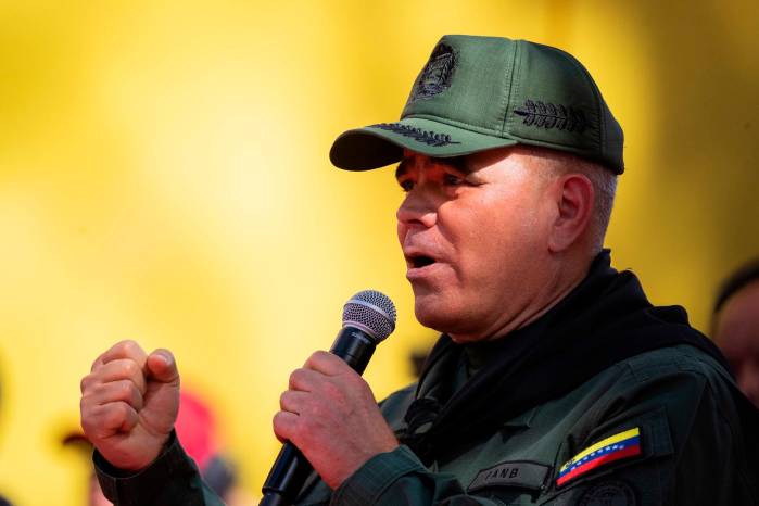 Titular de Defensa venezolano pide no “caer en nerviosismo” por alistamiento de milicianos Titular de Defensa venezolano pide no “caer en nerviosismo” por alistamiento de milicianos