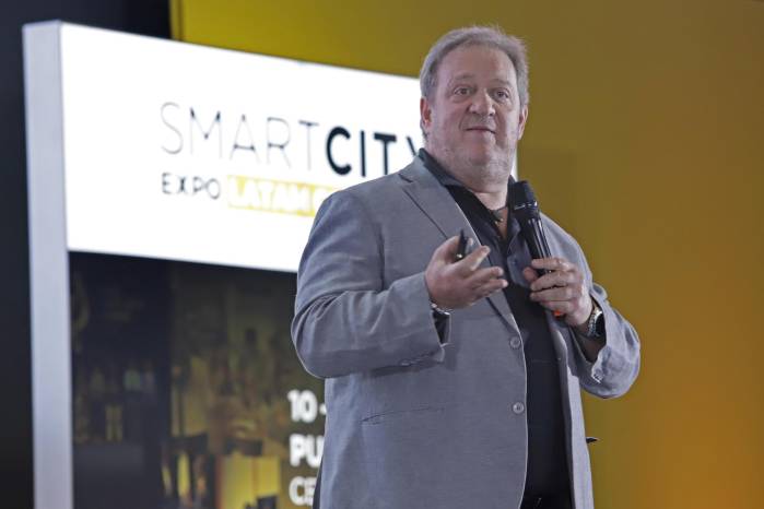 El fundador de StartUp México, Marcus Dantus, habla durante una conferencia del Smart City Expo Latam Congress este miércoles, en el Centro Expositor de Puebla. El fundador de StartUp México, Marcus Dantus, habla durante una conferencia del Smart City Expo Latam Congress este miércoles, en el Centro Expositor de Puebla.