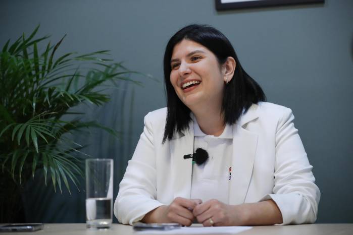 La viceministra de Tecnologías de Información y Comunicación de Paraguay, Alejandra Duarte, reacciona durante una entrevista para EFE este lunes, en Asunción. La viceministra de Tecnologías de Información y Comunicación de Paraguay, Alejandra Duarte, reacciona durante una entrevista para EFE este lunes, en Asunción.