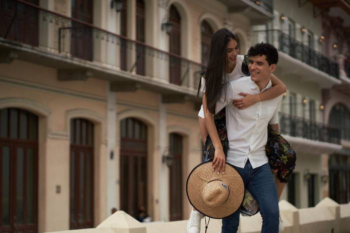 Radicado en Panamá, Carlos Jaimes ha trabajado en campañas internacionales de moda y fotografía. Radicado en Panamá, Carlos Jaimes ha trabajado en campañas internacionales de moda y fotografía.