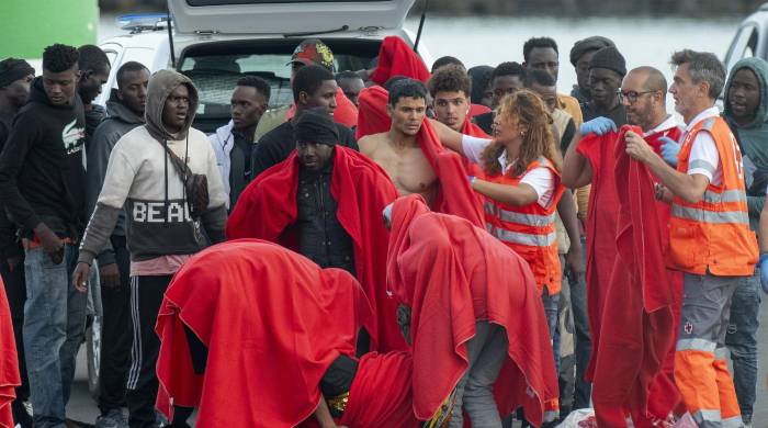 Llegada de inmigrantes al puerto de Arrecife en Lanzarote este domingo. Llegada de inmigrantes al puerto de Arrecife en Lanzarote este domingo.
