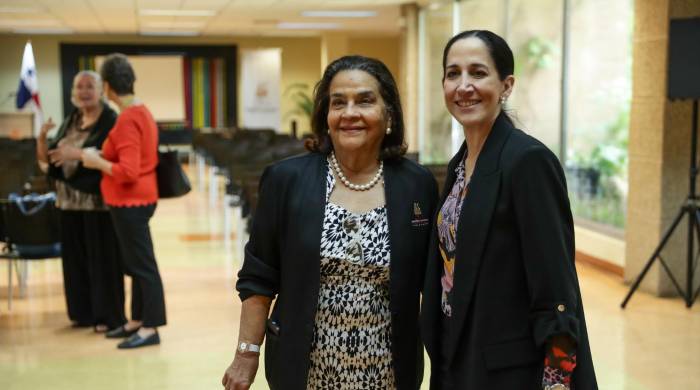 La directora general de la Biblioteca Nacional María Magela Brenes (i) junto a la ministra de Cultura Maruja Herrera (d). La directora general de la Biblioteca Nacional María Magela Brenes (i) junto a la ministra de Cultura Maruja Herrera (d).