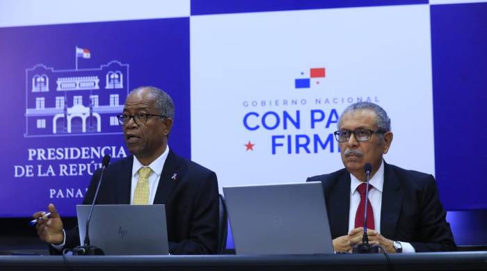 En la mesa se analizó un posibilidad aumento de la cuota obrero-patronal para llegar al 100% de la tasa de reemplazo. En la mesa se analizó un posibilidad aumento de la cuota obrero-patronal para llegar al 100% de la tasa de reemplazo.
