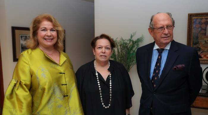 Ana Elena Porras, María Ramona Franco y Alejandro Aramburú Porras