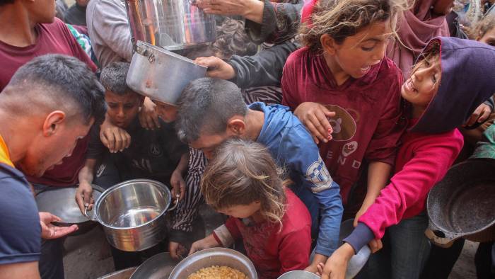 La mayor parte de esa población en situación extrema se encontraba en Sudán y en la Franja de Gaza. La mayor parte de esa población en situación extrema se encontraba en Sudán y en la Franja de Gaza.