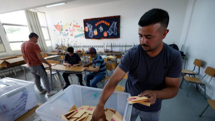 Están convocados para votar unos 14 millones de chilenos para esta segunda vuelta. Están convocados para votar unos 14 millones de chilenos para esta segunda vuelta.