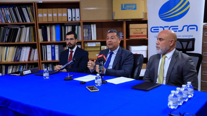 El gerente de Etesa, Roy Morales (centro) se pronunció ayer lunes. El gerente de Etesa, Roy Morales (centro) se pronunció ayer lunes.