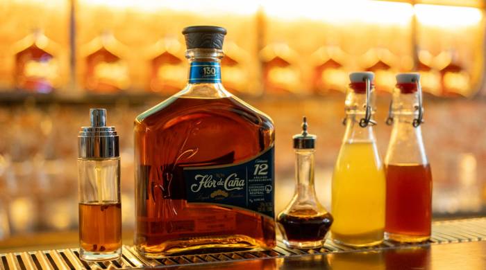 Flor de Caña es una marca de ron premium y el primer destilado en el mundo certificado Carbono Neutral y Fair Trade.