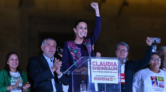 Claudia Sheinbaum celebra los resultados de las elecciones generales en la plaza Zócalo de la ciudad de México. Claudia Sheinbaum celebra los resultados de las elecciones generales en la plaza Zócalo de la ciudad de México.