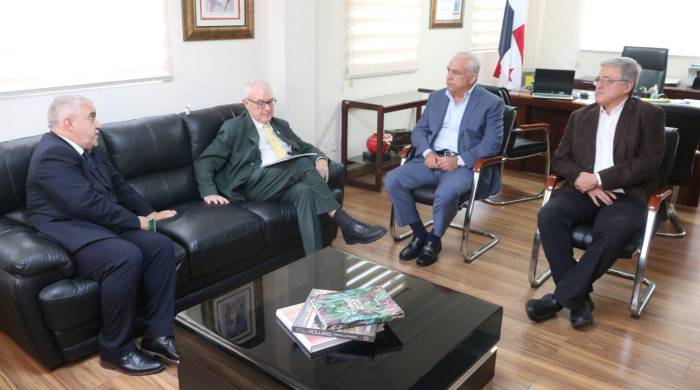 Momentos en que los altos funcionarios del Mida y de la FAO sostuvieron la reunión. Momentos en que los altos funcionarios del Mida y de la FAO sostuvieron la reunión.