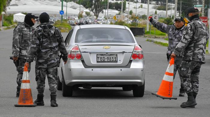 La policía de Ecuador ha reforzado sus operativos debido a la ola de violencia que azota al país. La policía de Ecuador ha reforzado sus operativos debido a la ola de violencia que azota al país.