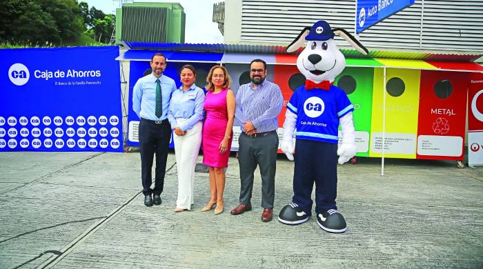 Caja de Ahorros inaugura tres nuevas estaciones de reciclaje para la comunidad Caja de Ahorros inaugura tres nuevas estaciones de reciclaje para la comunidad