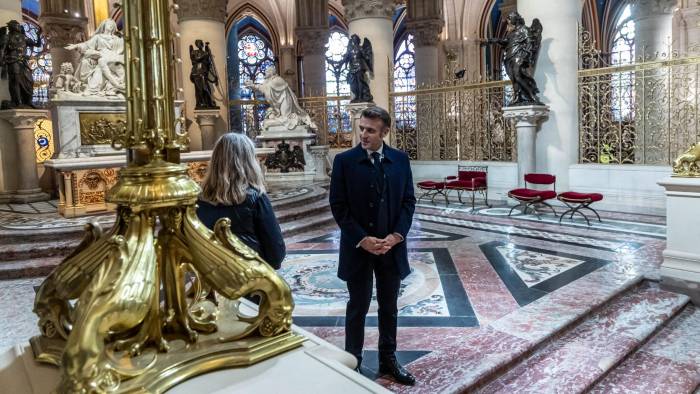 Cámaras de televisión francesas e internacionales pudieron descubrir una catedral ‘mucho más acogedora’. Cámaras de televisión francesas e internacionales pudieron descubrir una catedral ‘mucho más acogedora’.