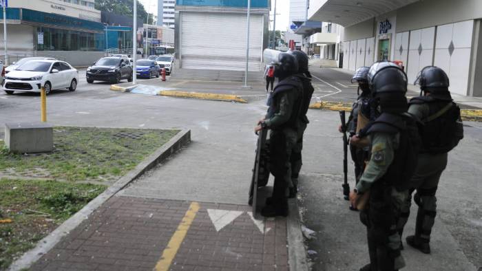 Marchas, enfrentamientos y cierre de calles tras 22 días de paro por reformas a la CSS Marchas, enfrentamientos y cierre de calles tras 22 días de paro por reformas a la CSS