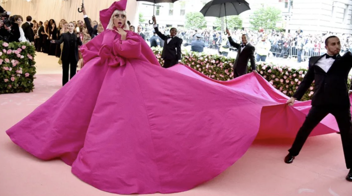 Lady Gaga en la alfombra rosada de 2019.