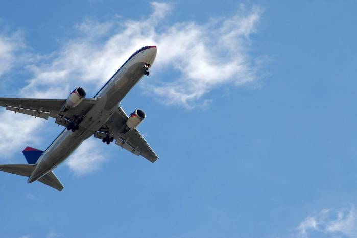 Las distintas aerolíneas están obligadas a cumplir con las normas de protección al consumidor establecidas en la Ley 45 de 2007. Las distintas aerolíneas están obligadas a cumplir con las normas de protección al consumidor establecidas en la Ley 45 de 2007.