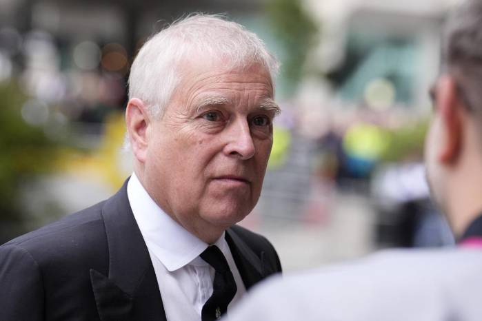 El príncipe Andrés, duque de York, anunció que dejará de usar su título y honores por decisión conjunta con el rey Carlos III. El príncipe Andrés, duque de York, anunció que dejará de usar su título y honores por decisión conjunta con el rey Carlos III.
