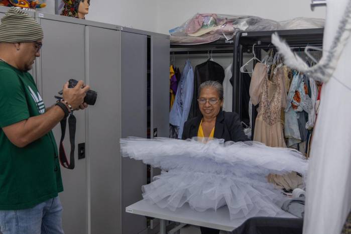 Saturnina Tenorio, costurera del Ballet Nacional de Panamá. Saturnina Tenorio, costurera del Ballet Nacional de Panamá.
