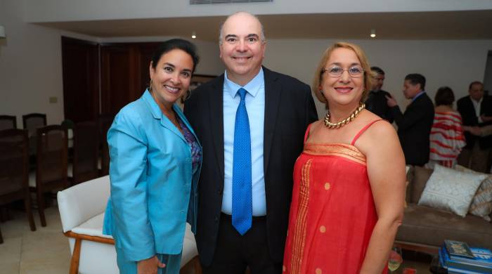 Doris Ugaz, Alejandro Félix de Souza y María Gabriela Méndez